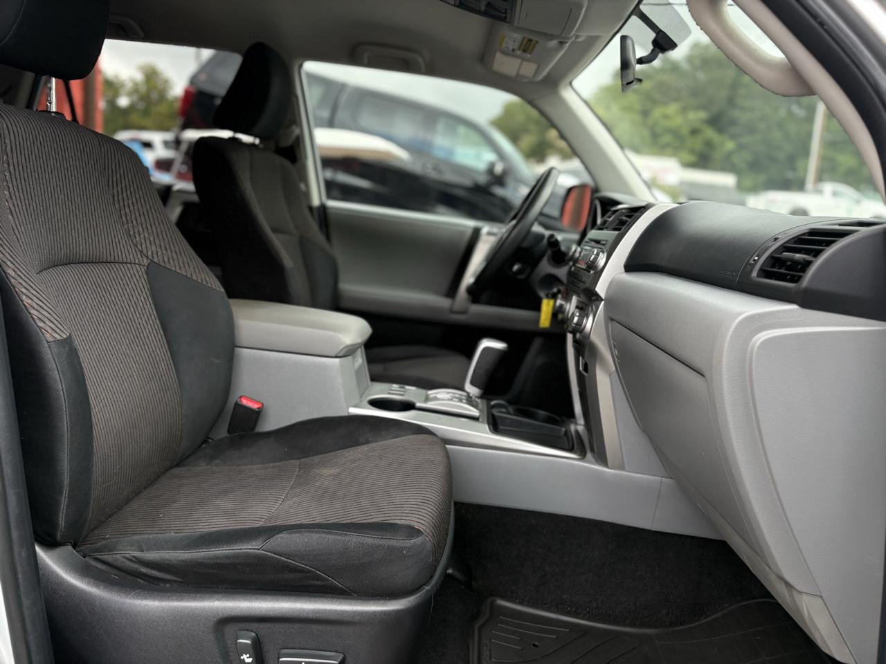 Toyota 4Runner RWD 4dr V6 Limited (Natl) 2011