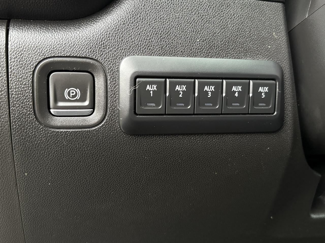 Chevrolet Silverado 2500HD 4WD Crew Cab 172" Work Truck 2024