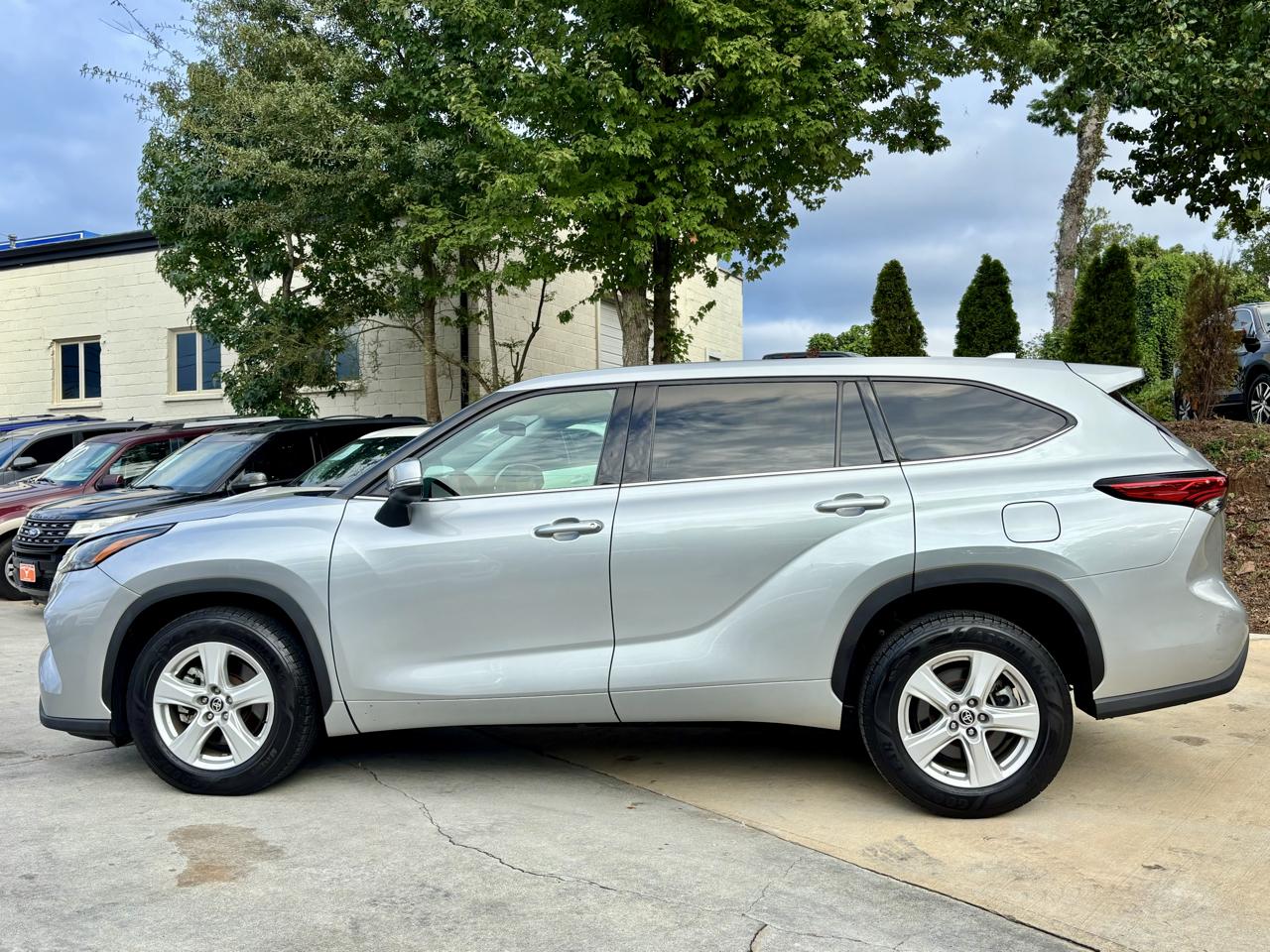 Toyota Highlander LE FWD (Natl) 2021