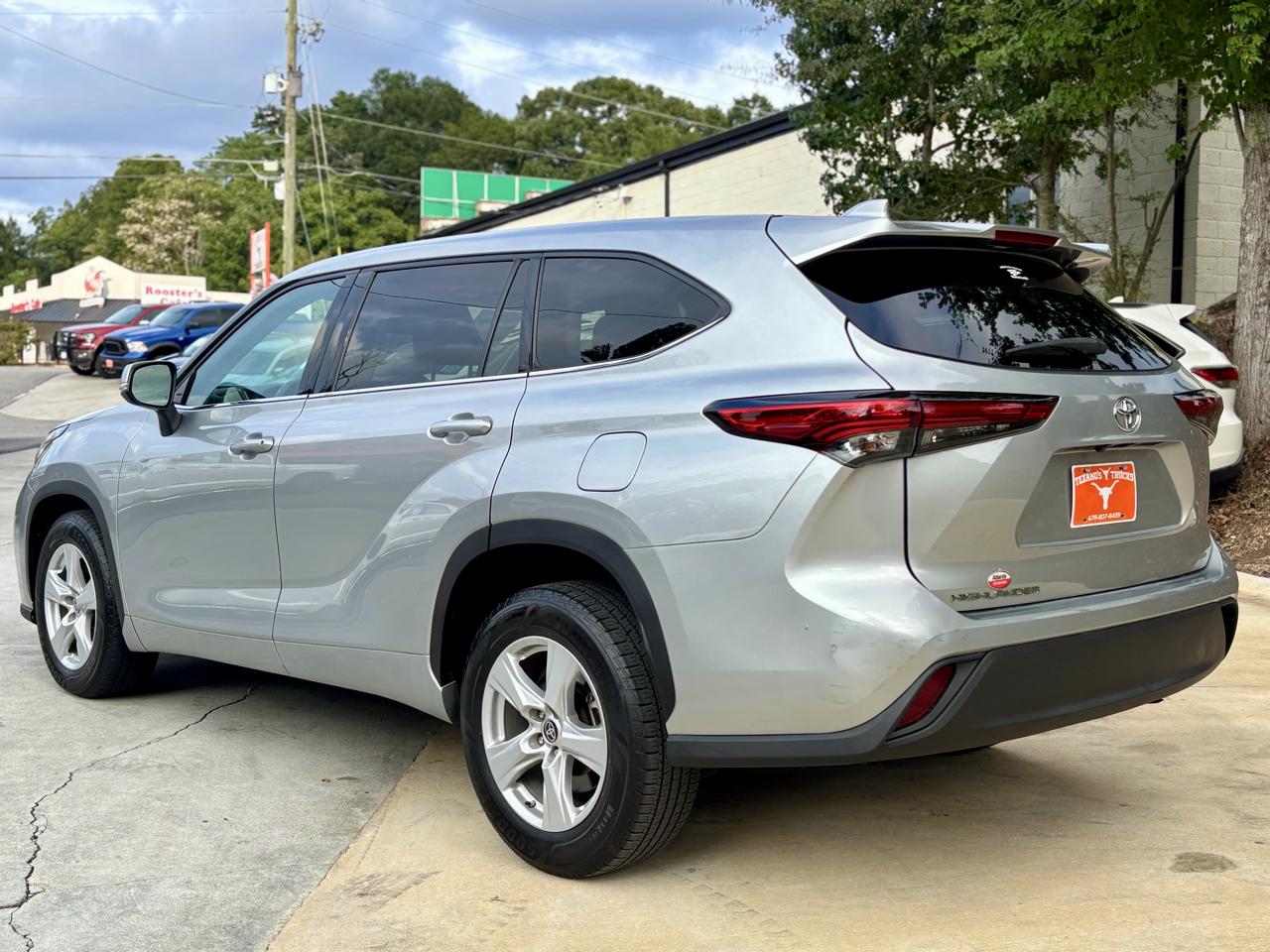 Toyota Highlander LE FWD (Natl) 2021
