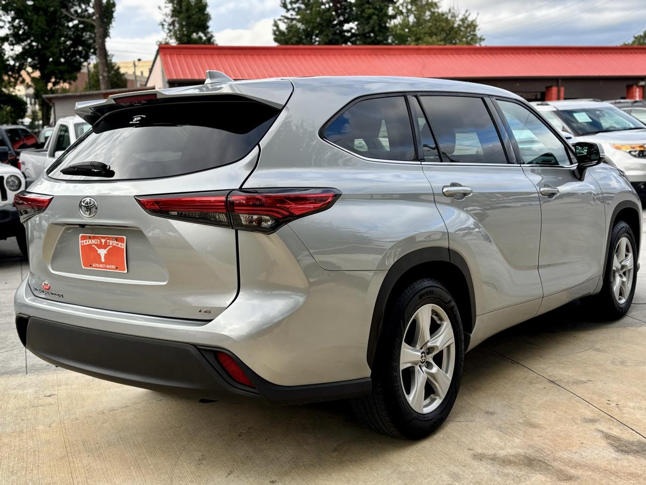 Toyota Highlander LE FWD (Natl) 2021