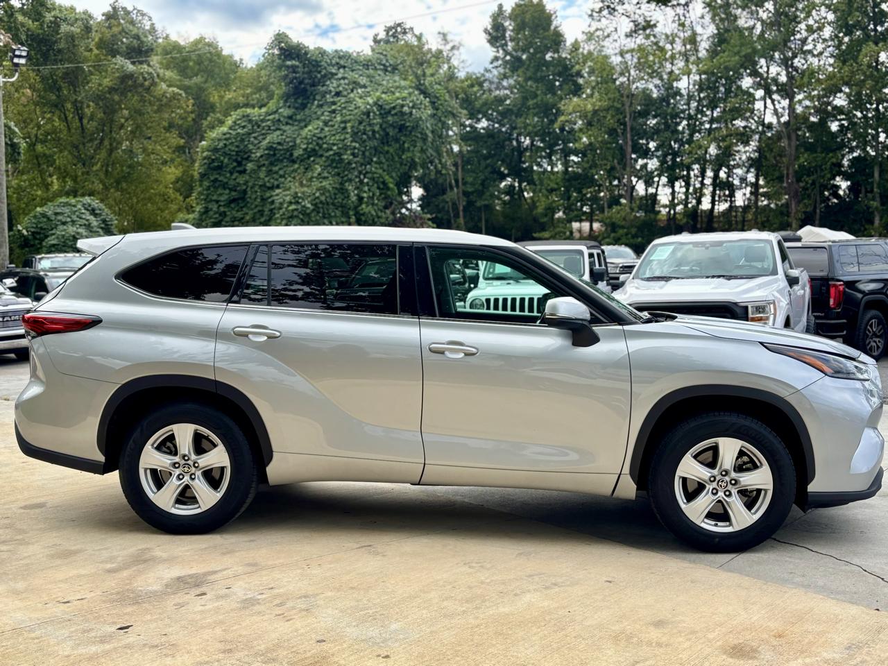 Toyota Highlander LE FWD (Natl) 2021