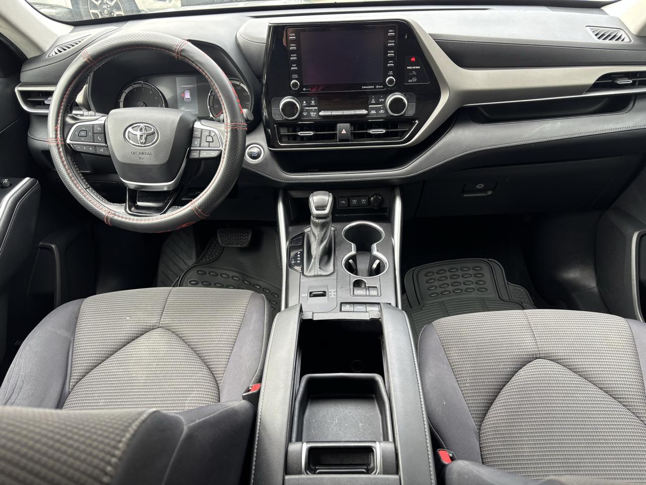 Toyota Highlander LE FWD (Natl) 2021