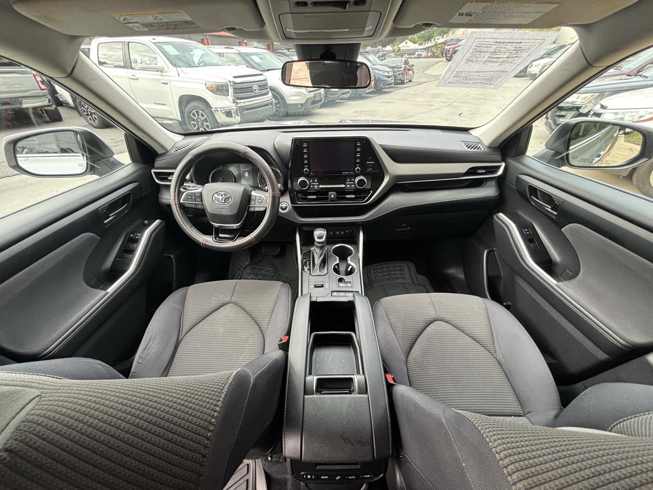 Toyota Highlander LE FWD (Natl) 2021