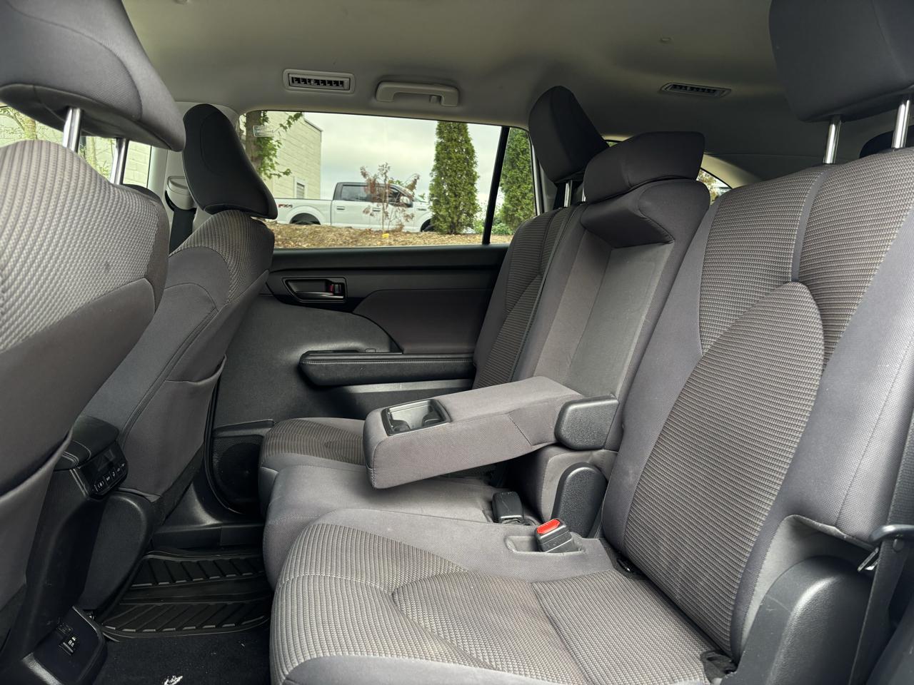 Toyota Highlander LE FWD (Natl) 2021