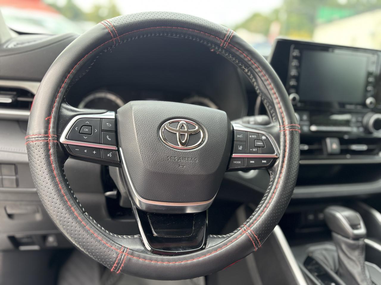 Toyota Highlander LE FWD (Natl) 2021