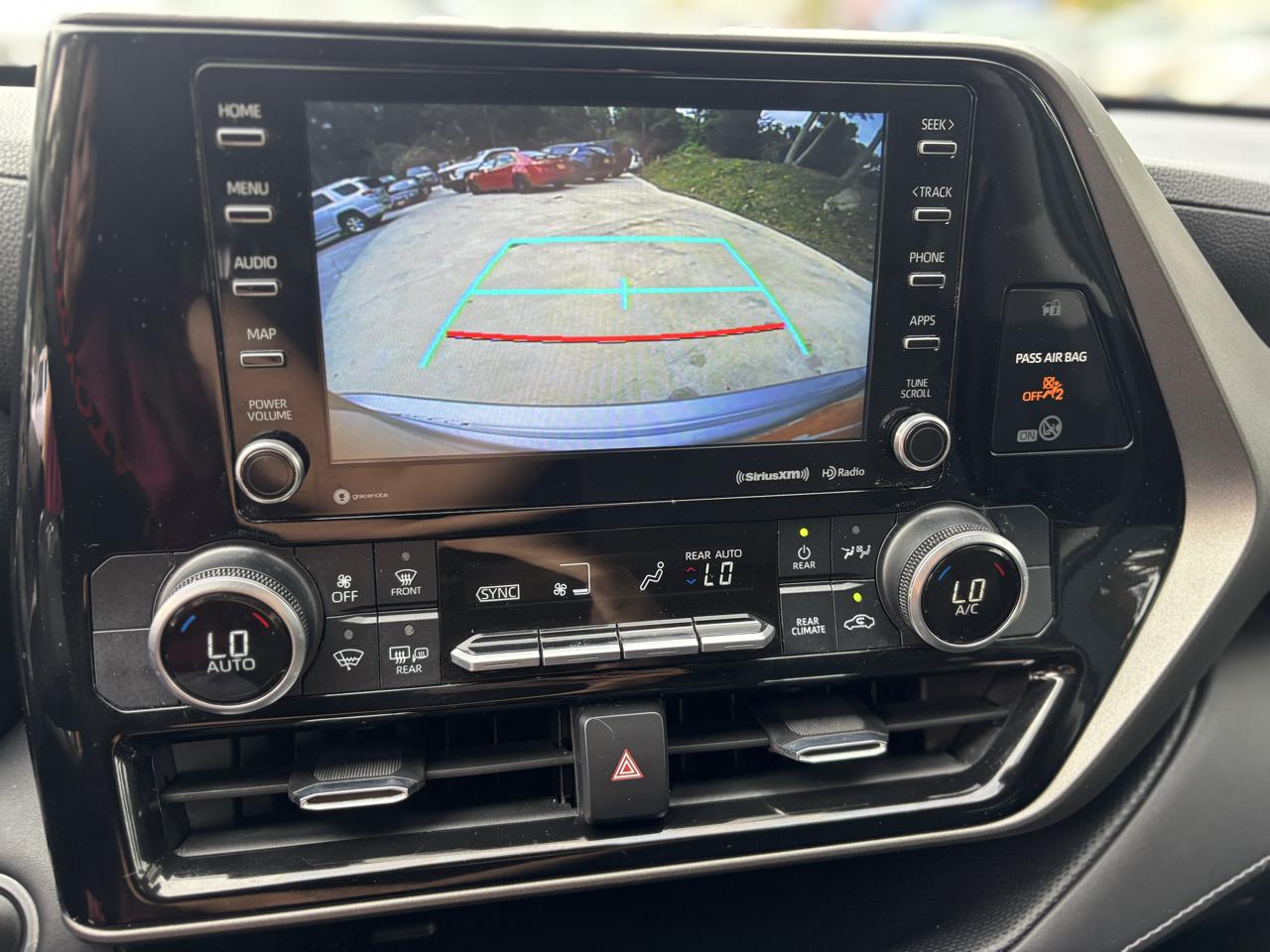 Toyota Highlander LE FWD (Natl) 2021