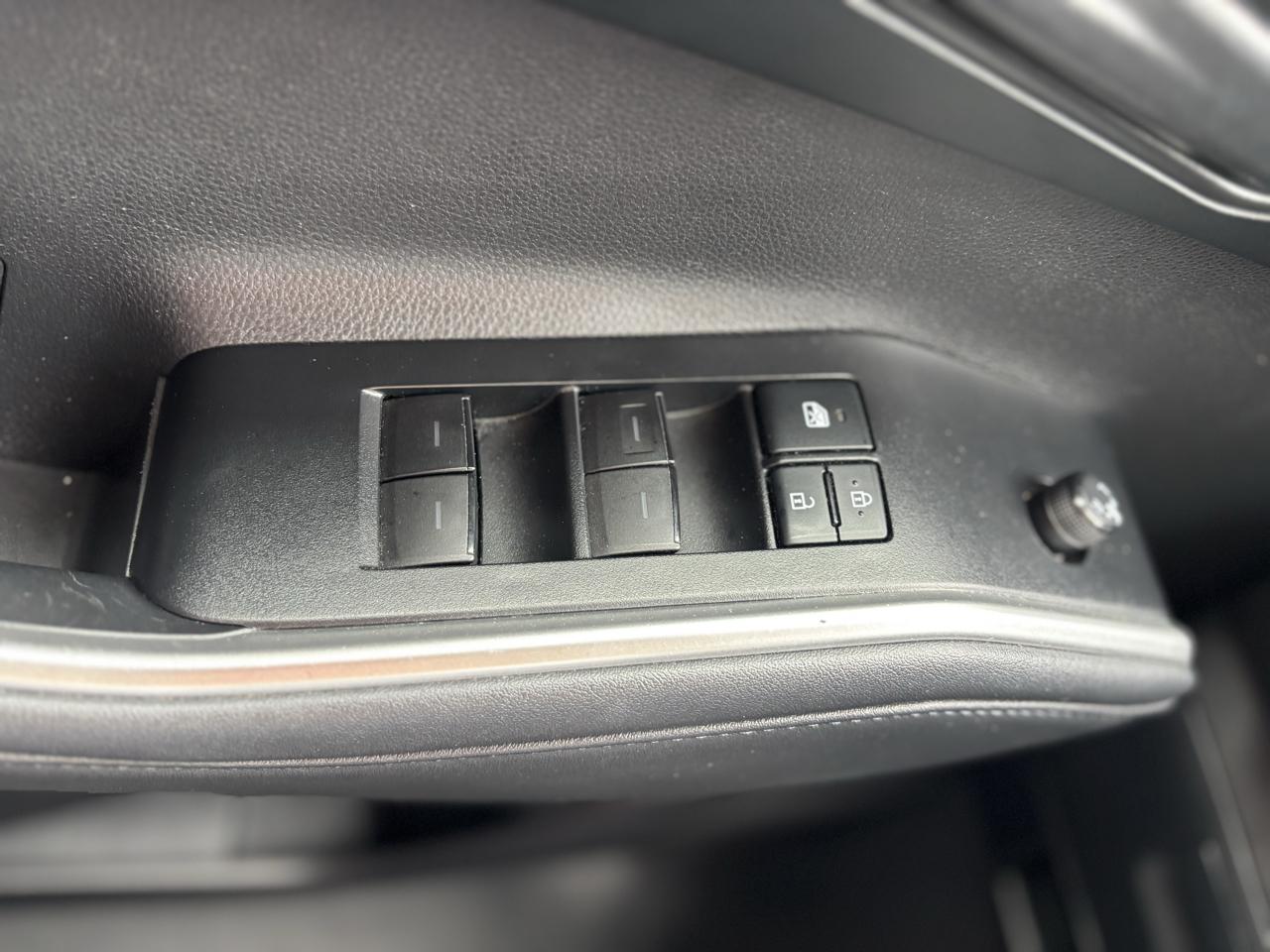 Toyota Highlander LE FWD (Natl) 2021