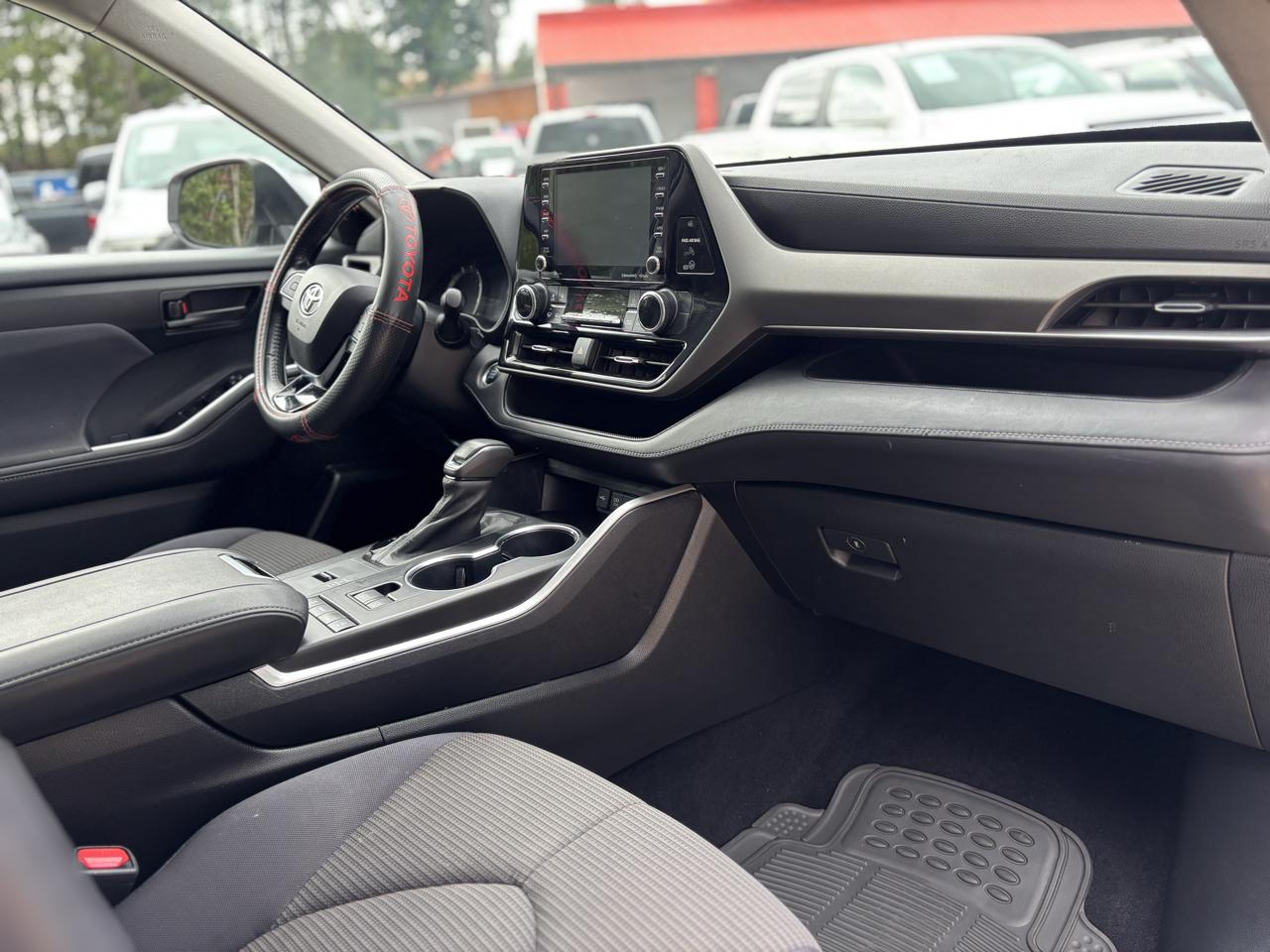 Toyota Highlander LE FWD (Natl) 2021