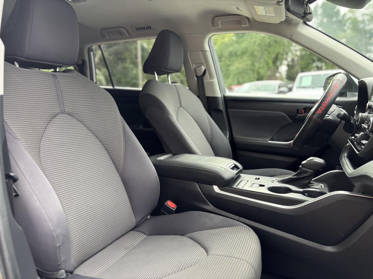 Toyota Highlander LE FWD (Natl) 2021
