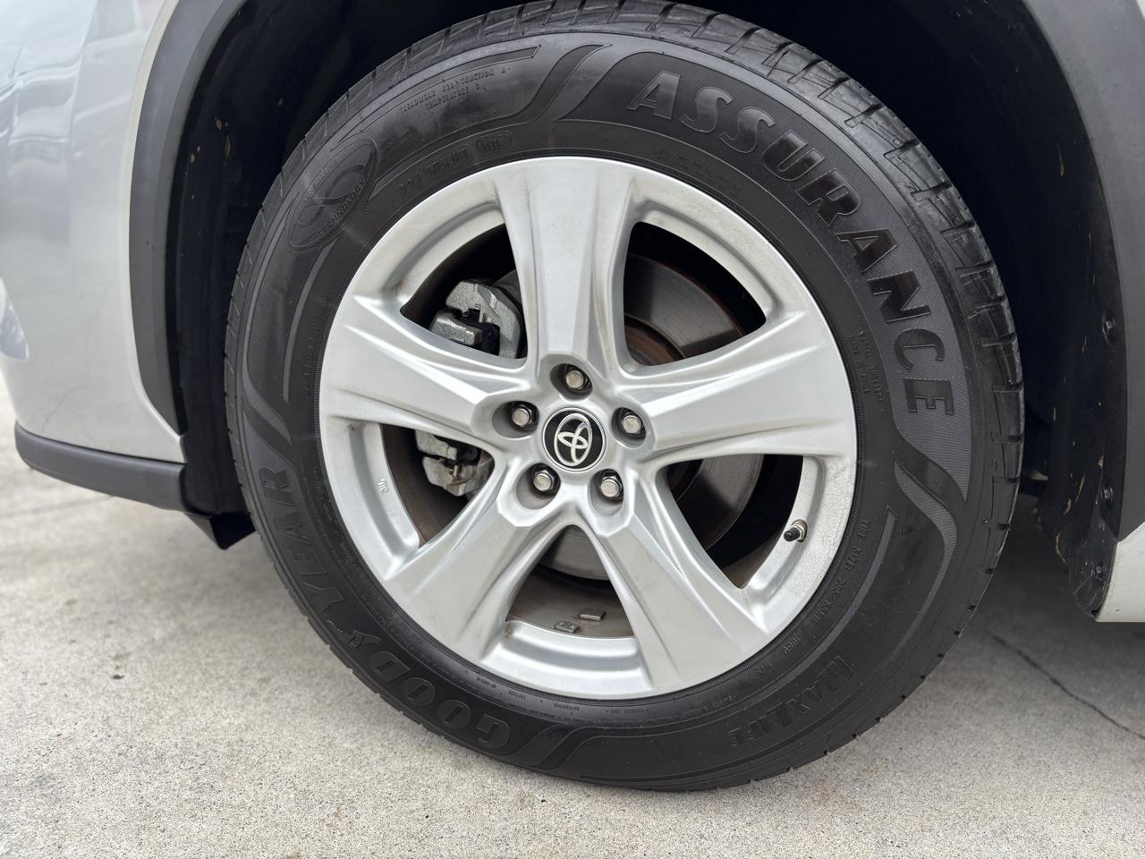 Toyota Highlander LE FWD (Natl) 2021