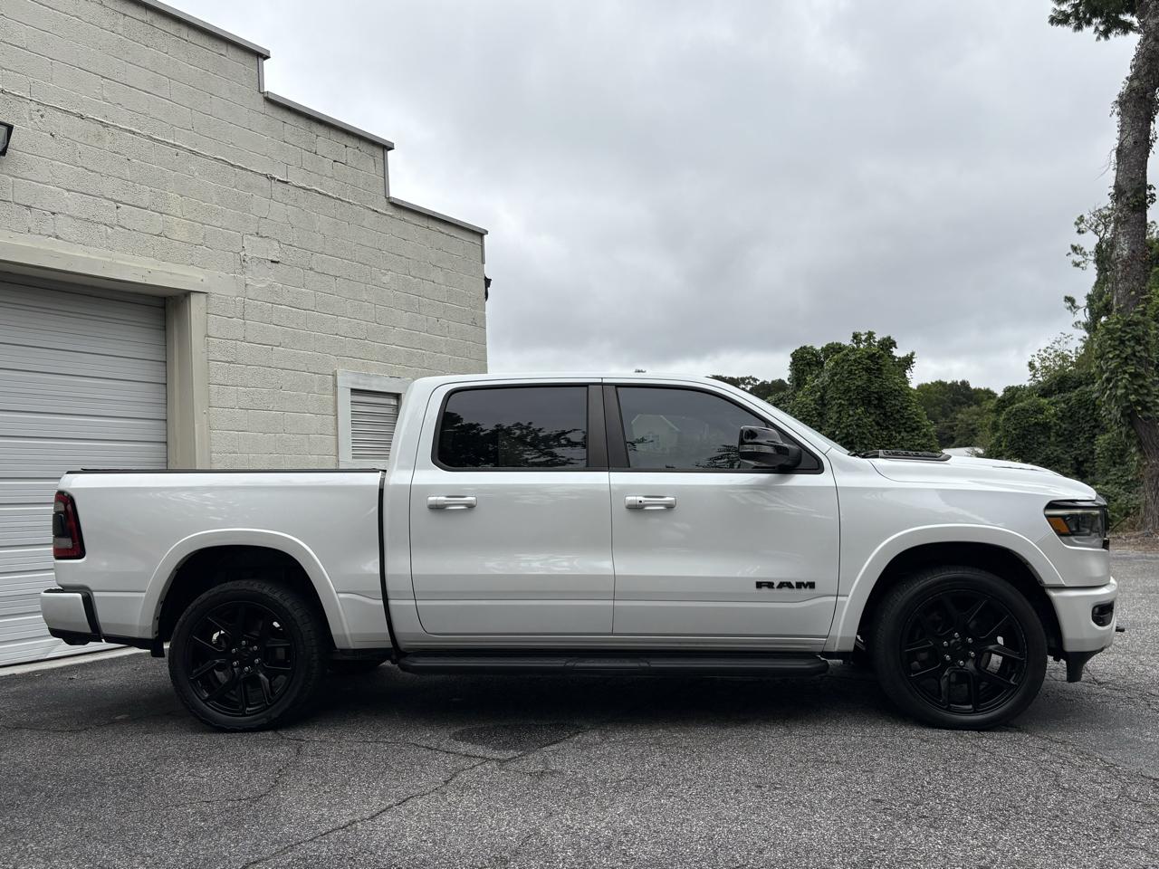 RAM 1500 Laramie 4x4 Crew Cab 5'7" Box 2021