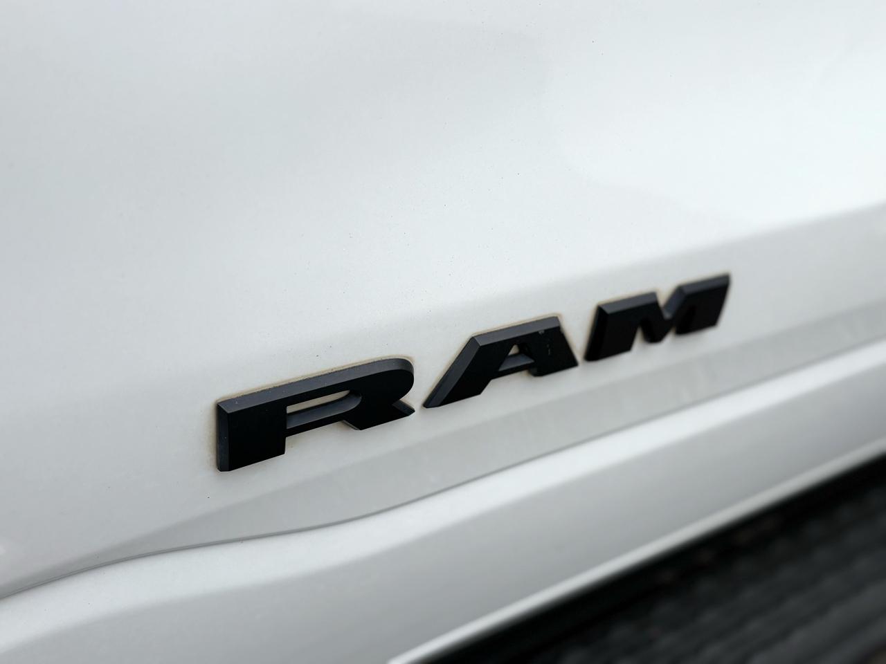 RAM 1500 Laramie 4x4 Crew Cab 5'7" Box 2021
