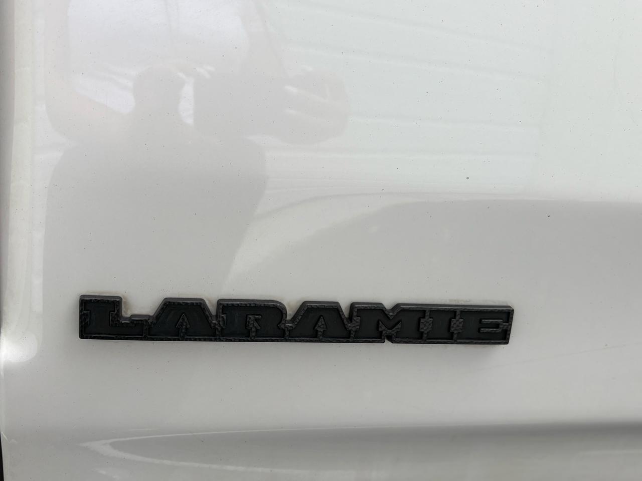 RAM 1500 Laramie 4x4 Crew Cab 5'7" Box 2021