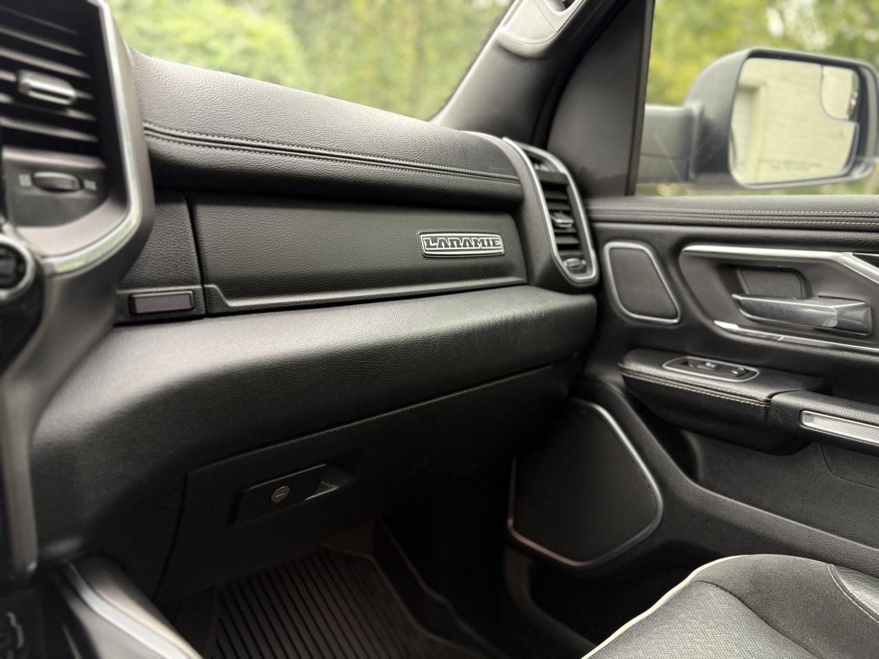 RAM 1500 Laramie 4x4 Crew Cab 5'7" Box 2021