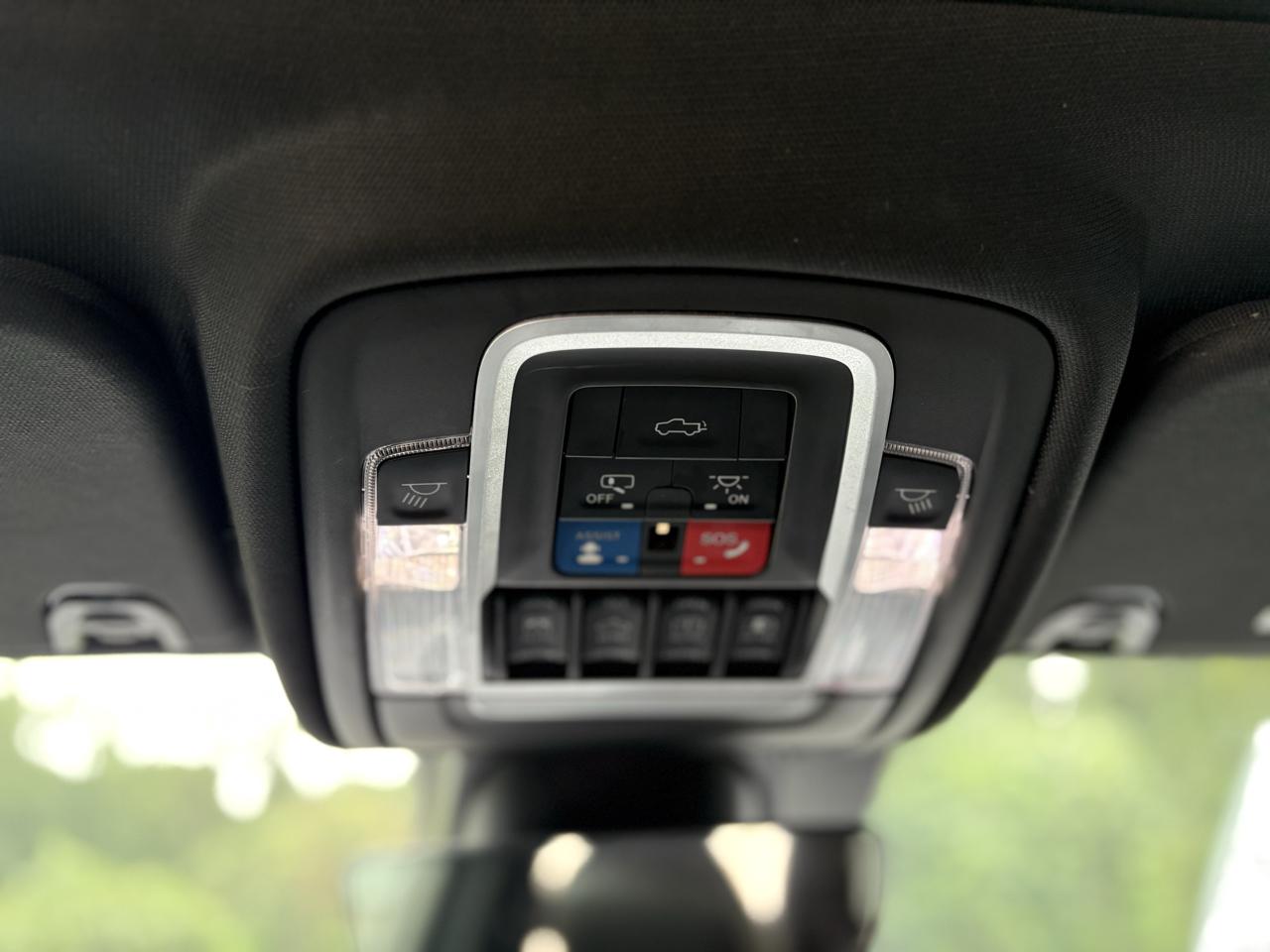RAM 1500 Laramie 4x4 Crew Cab 5'7" Box 2021
