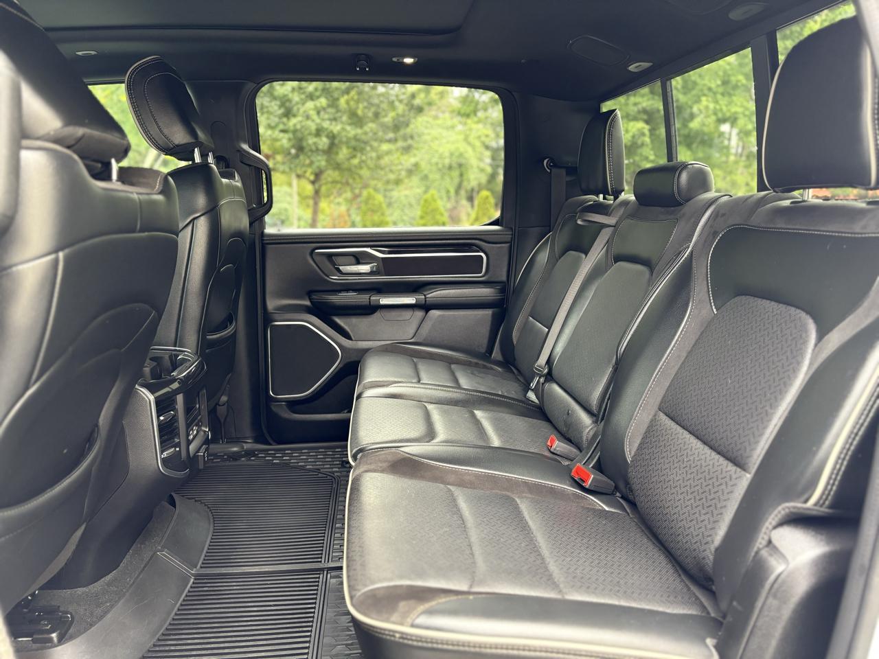 RAM 1500 Laramie 4x4 Crew Cab 5'7" Box 2021