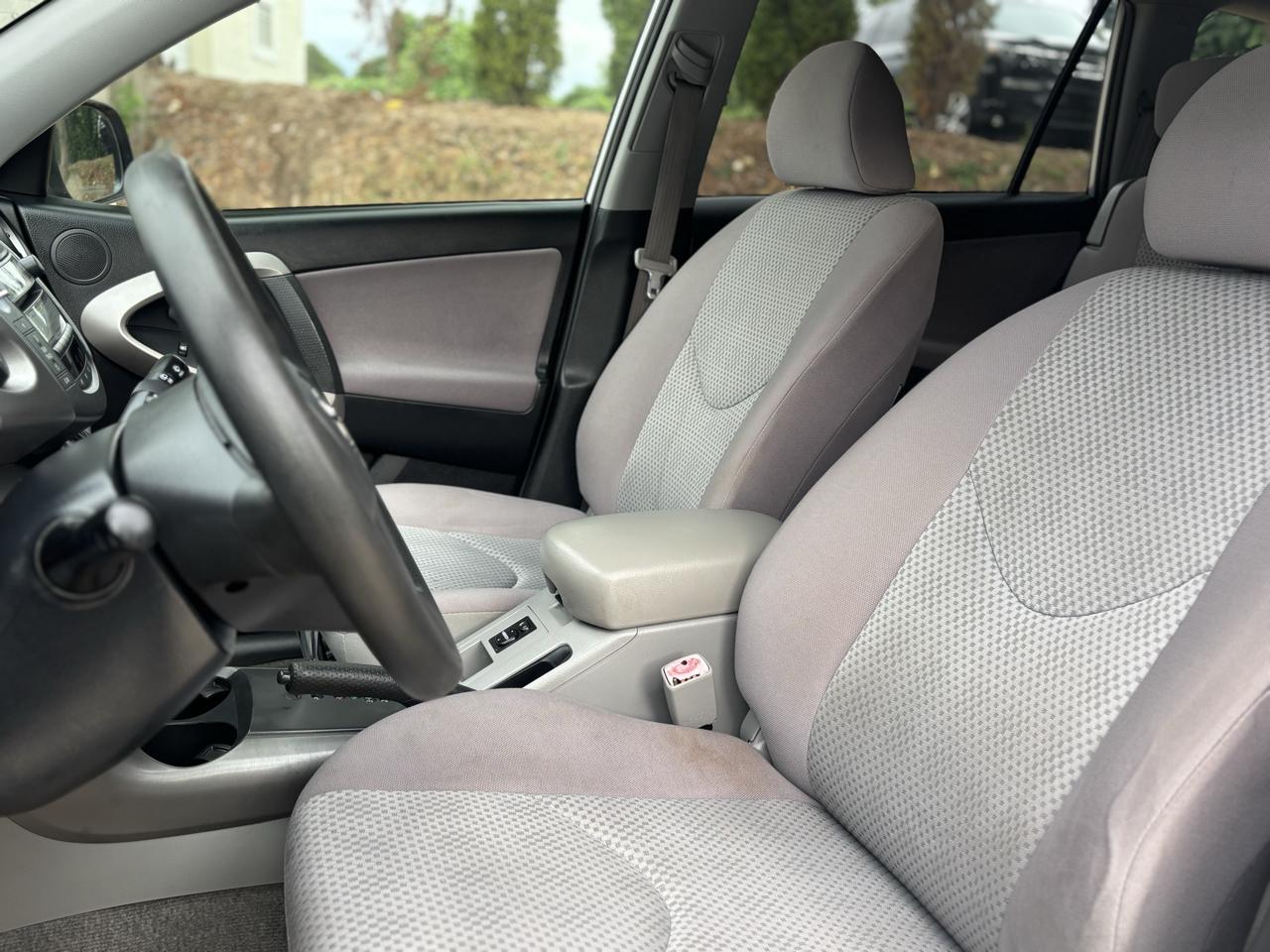 Toyota RAV4 2WD 4dr 4-cyl (Natl) 2007