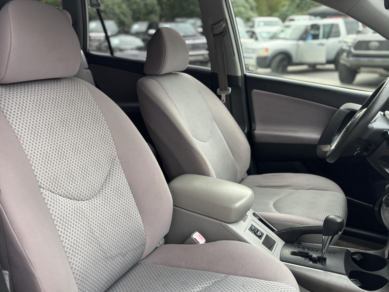 Toyota RAV4 2WD 4dr 4-cyl (Natl) 2007