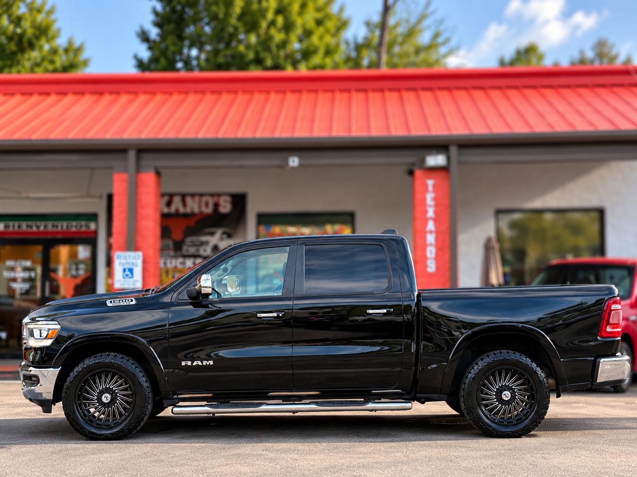 RAM 1500 Laramie 4x4 Crew Cab 5'7" Box 2019