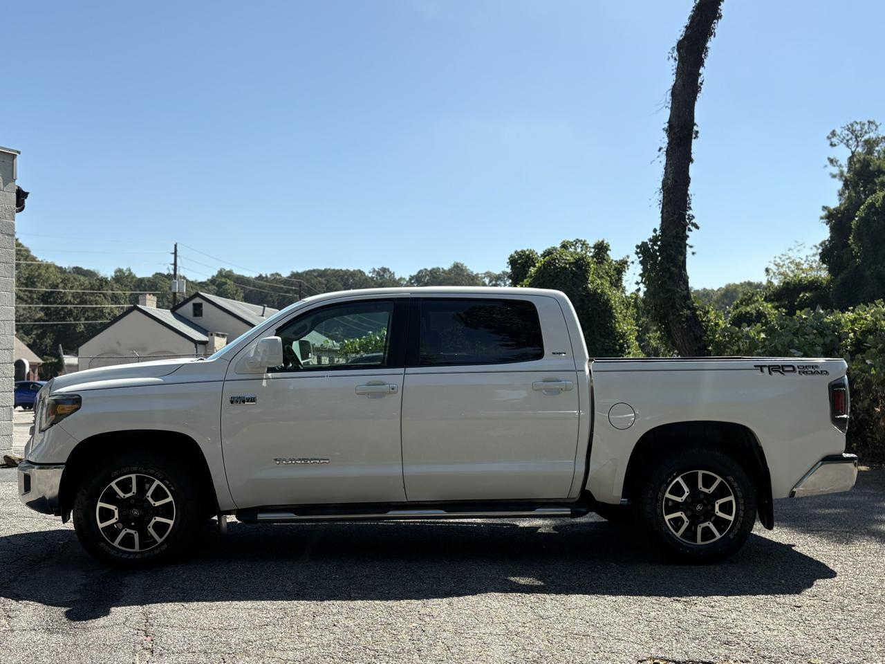 Toyota Tundra 2WD Truck CrewMax 5.7L V8 6-Spd AT SR5 (Natl) 2014