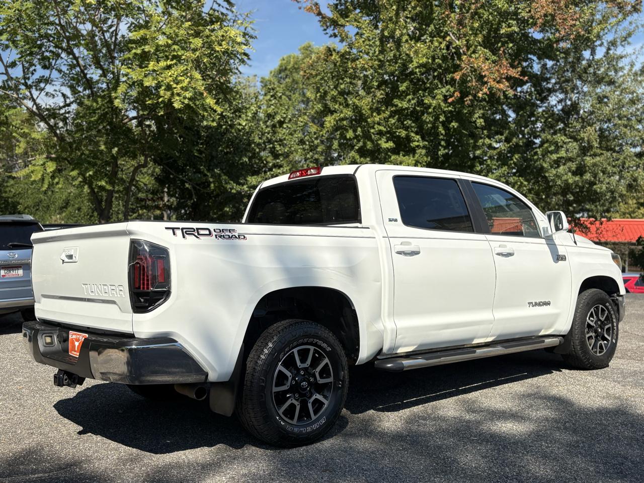 Toyota Tundra 2WD Truck CrewMax 5.7L V8 6-Spd AT SR5 (Natl) 2014