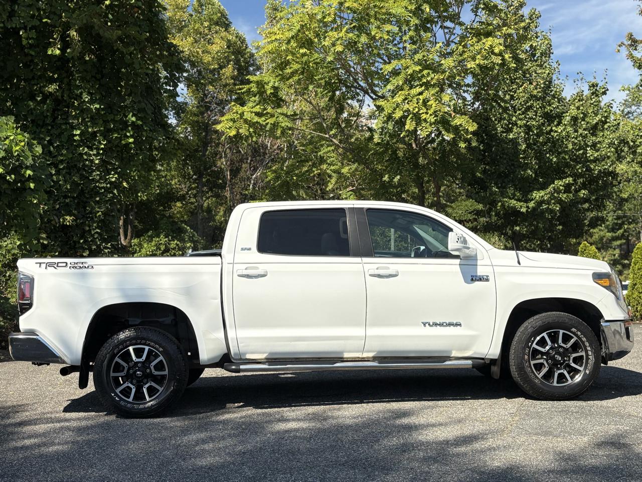 Toyota Tundra 2WD Truck CrewMax 5.7L V8 6-Spd AT SR5 (Natl) 2014