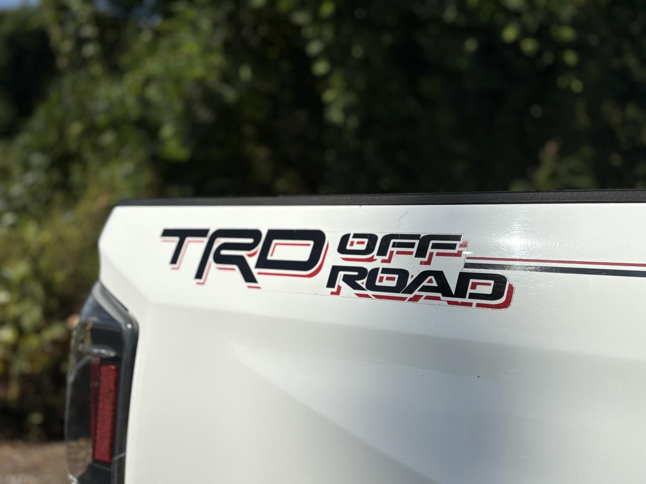 Toyota Tundra 2WD Truck CrewMax 5.7L V8 6-Spd AT SR5 (Natl) 2014