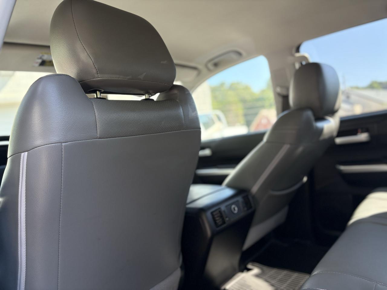 Toyota Tundra 2WD Truck CrewMax 5.7L V8 6-Spd AT SR5 (Natl) 2014
