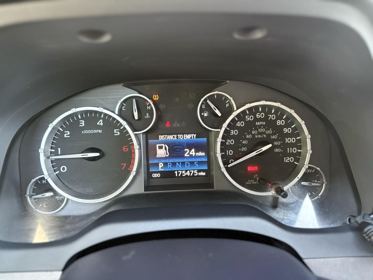 Toyota Tundra 2WD Truck CrewMax 5.7L V8 6-Spd AT SR5 (Natl) 2014