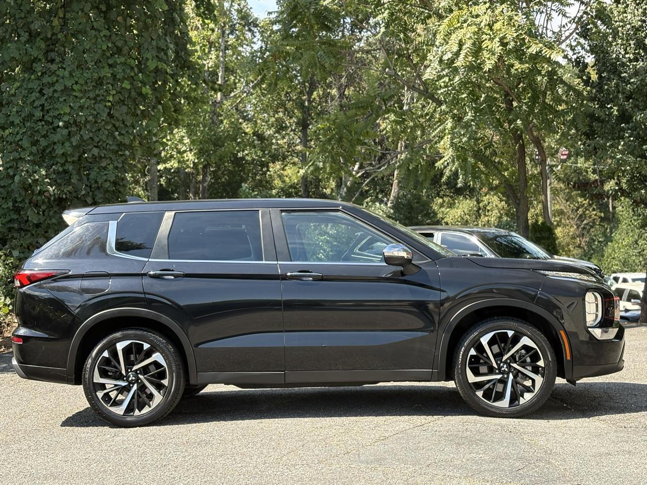 Mitsubishi Outlander ES FWD 2022