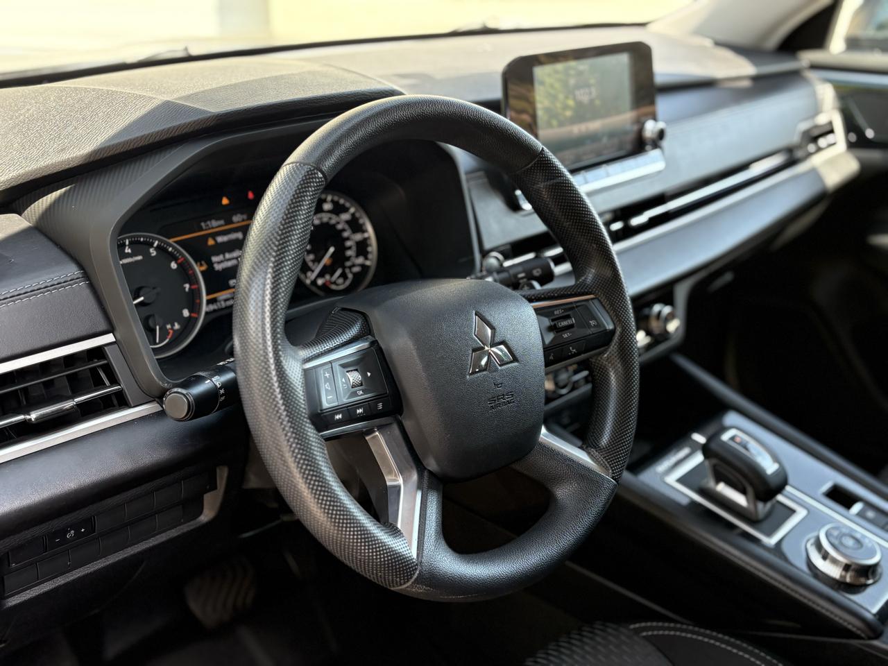 Mitsubishi Outlander ES FWD 2022