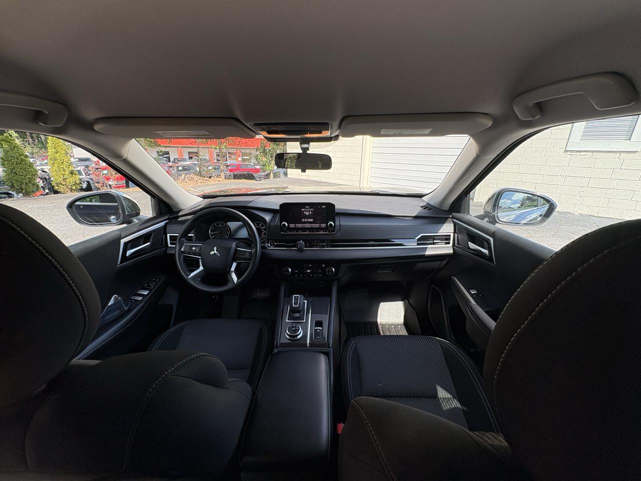 Mitsubishi Outlander ES FWD 2022