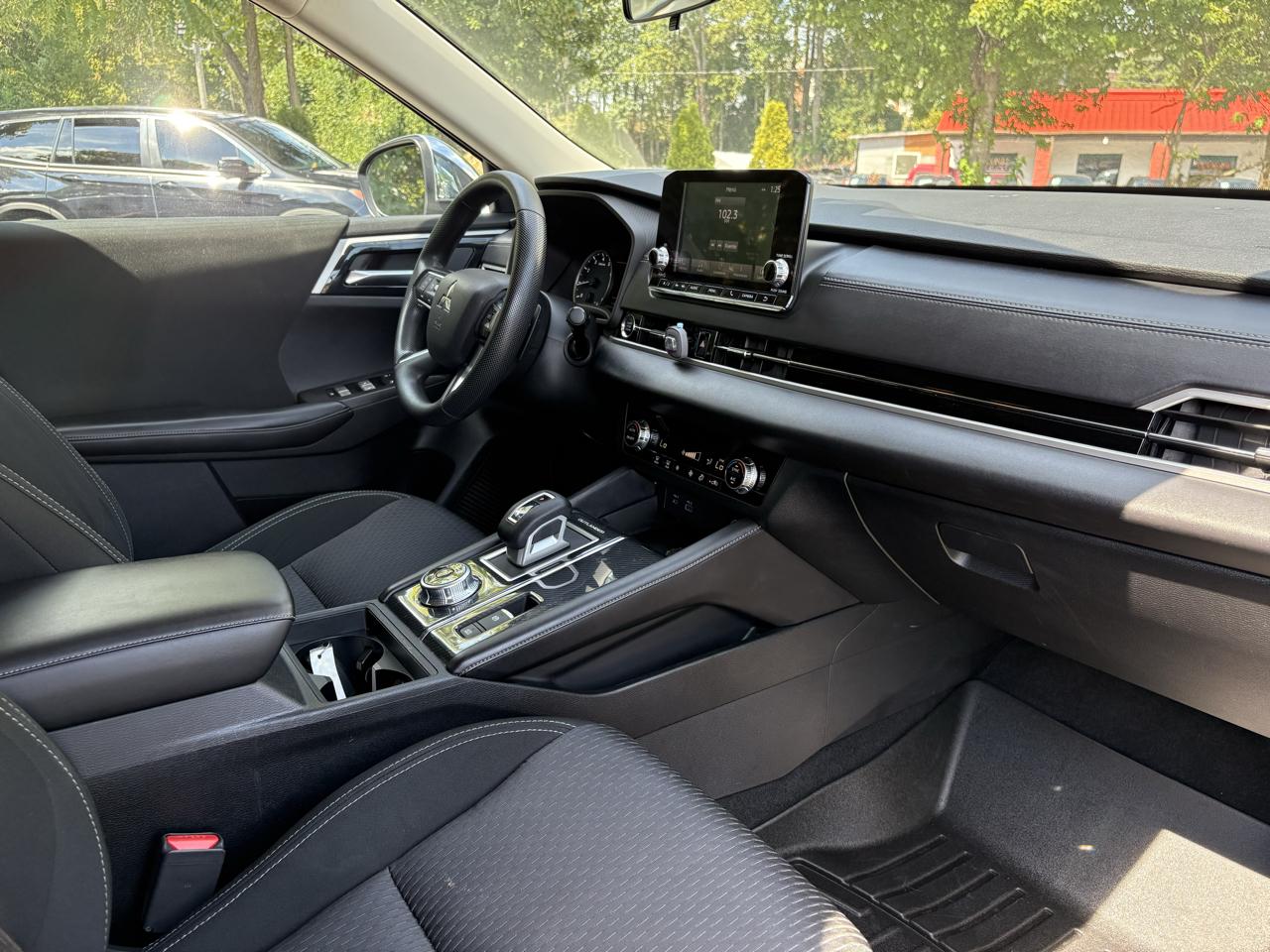 Mitsubishi Outlander ES FWD 2022