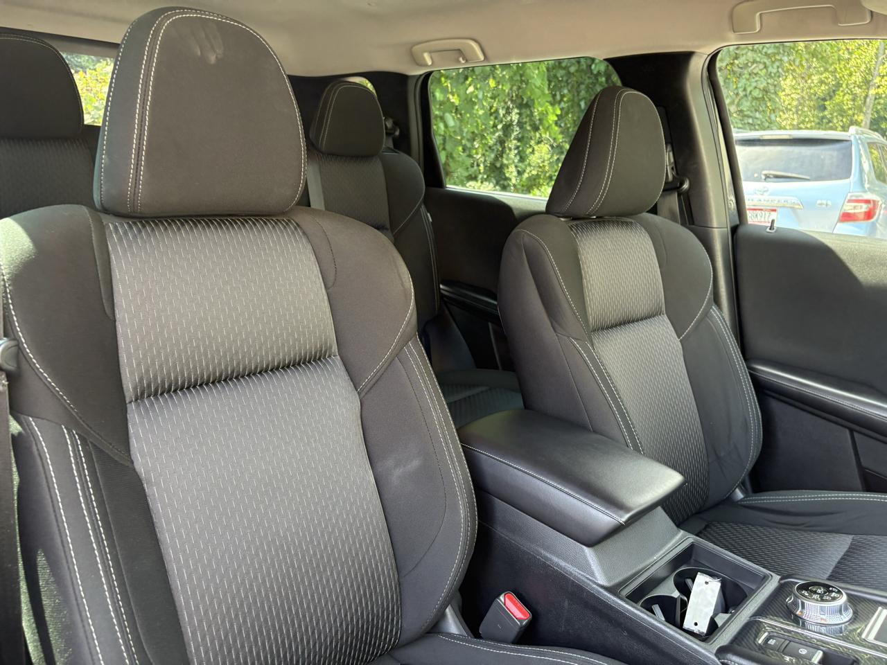 Mitsubishi Outlander ES FWD 2022