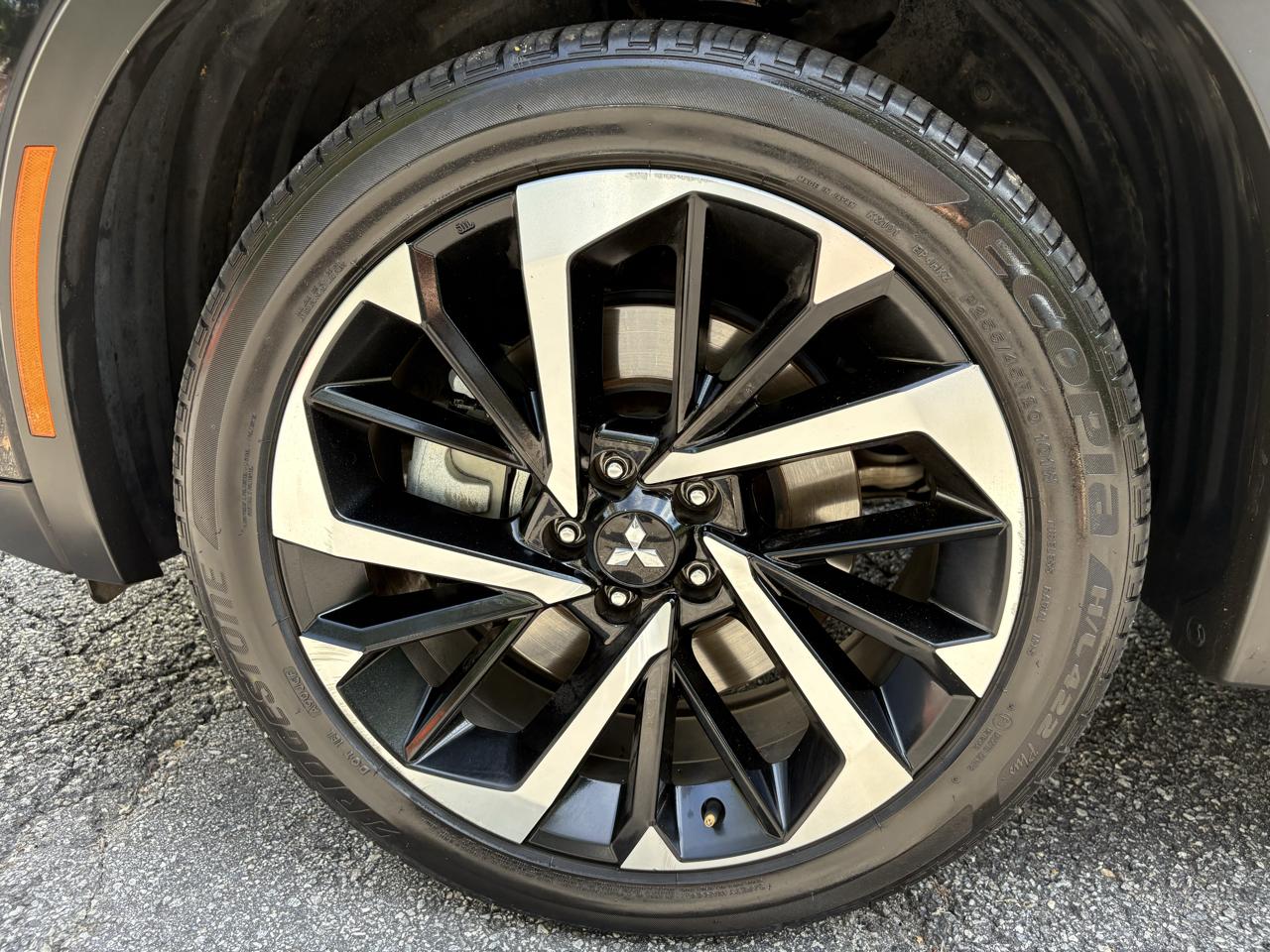 Mitsubishi Outlander ES FWD 2022