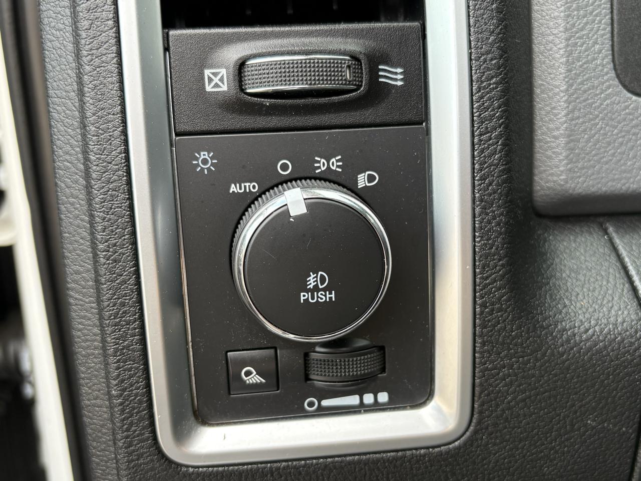 RAM 1500 2WD Crew Cab 140.5" Big Horn 2015
