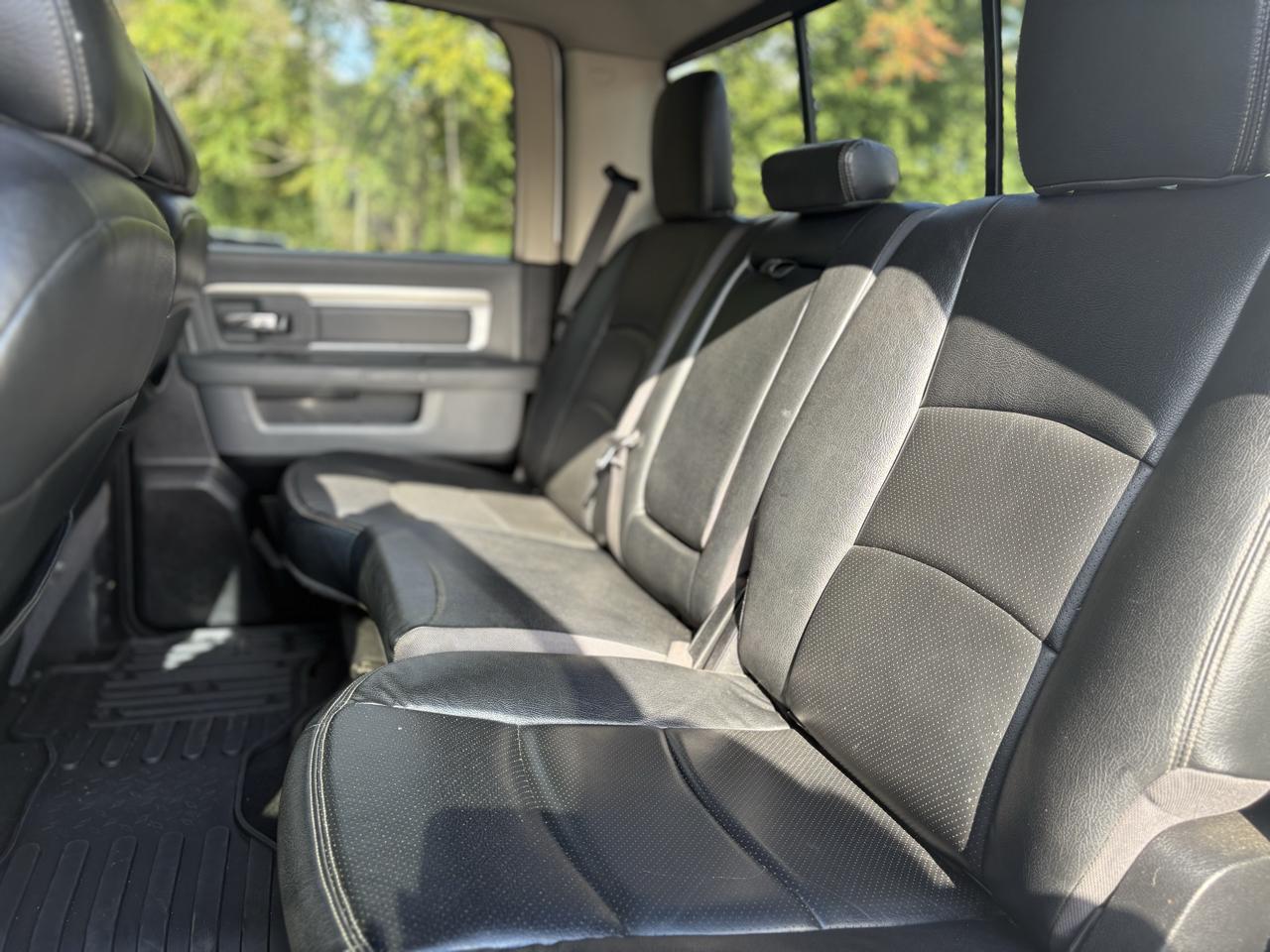RAM 1500 4WD Crew Cab 140.5" Big Horn 2015
