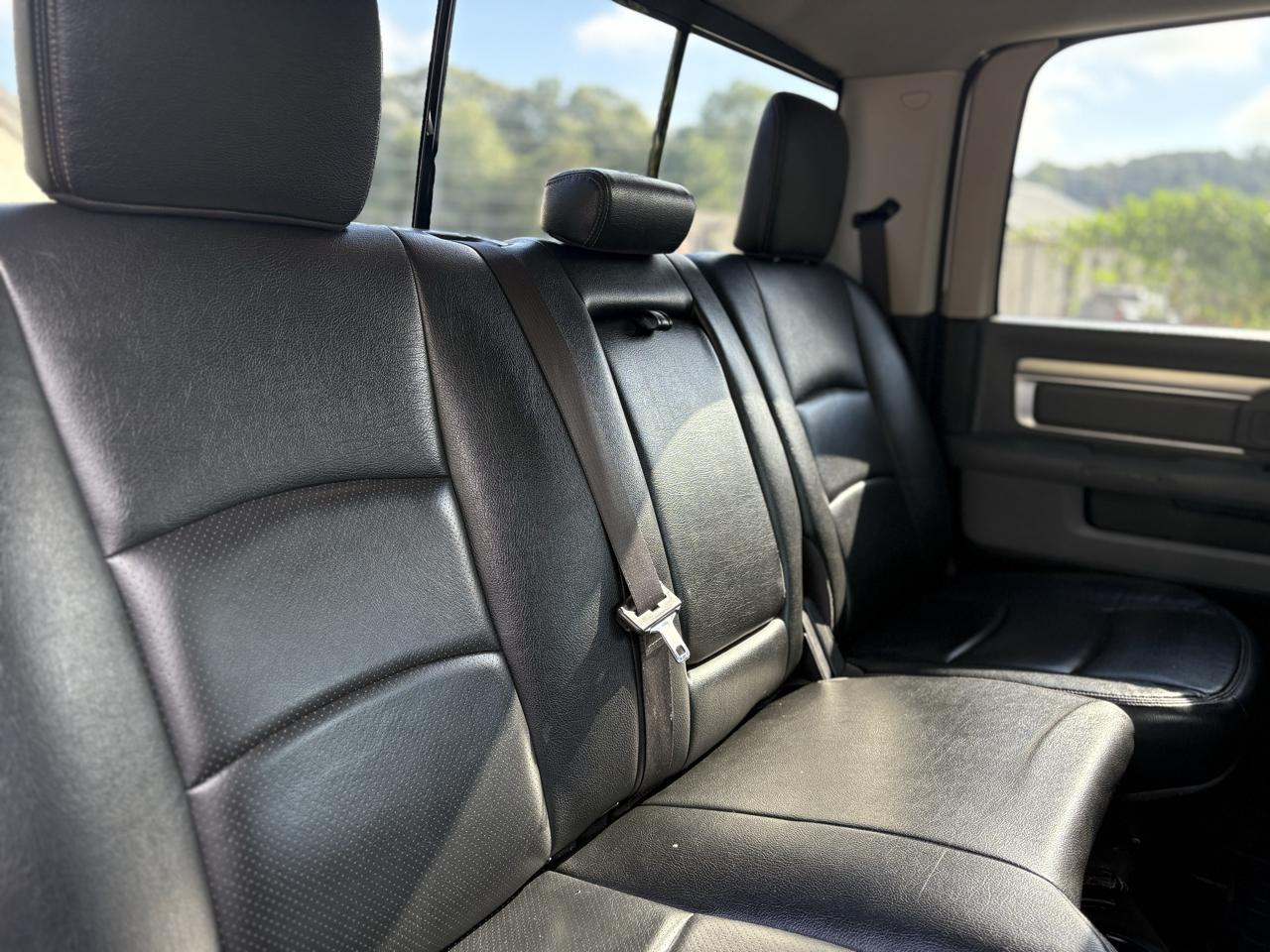 RAM 1500 4WD Crew Cab 140.5" Big Horn 2015