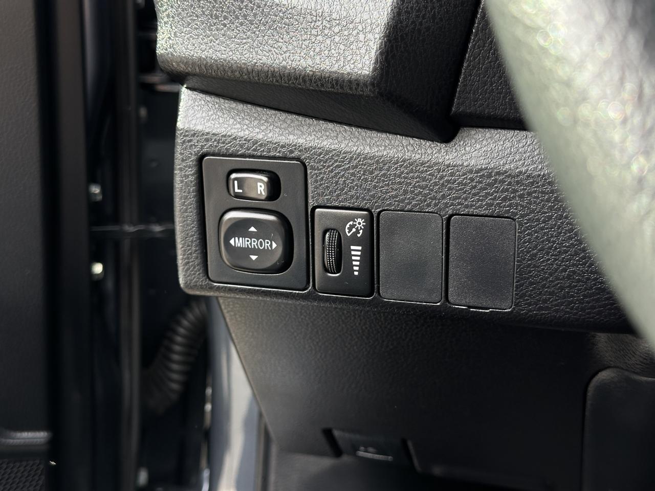 Toyota Corolla 4dr Sdn CVT LE Premium (Natl) 2015
