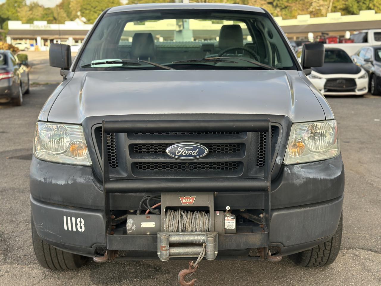 Ford F-150 Reg Cab 126" XLT 4WD 2005