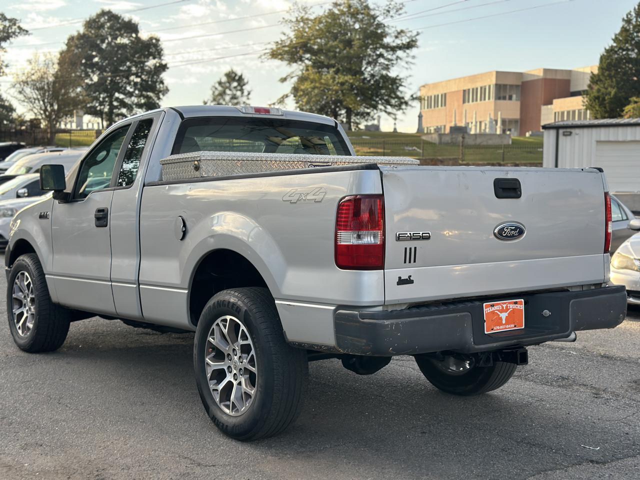 Ford F-150 Reg Cab 126" XLT 4WD 2005