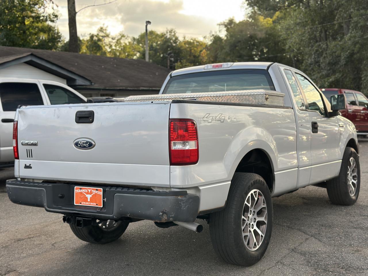 Ford F-150 Reg Cab 126" XLT 4WD 2005