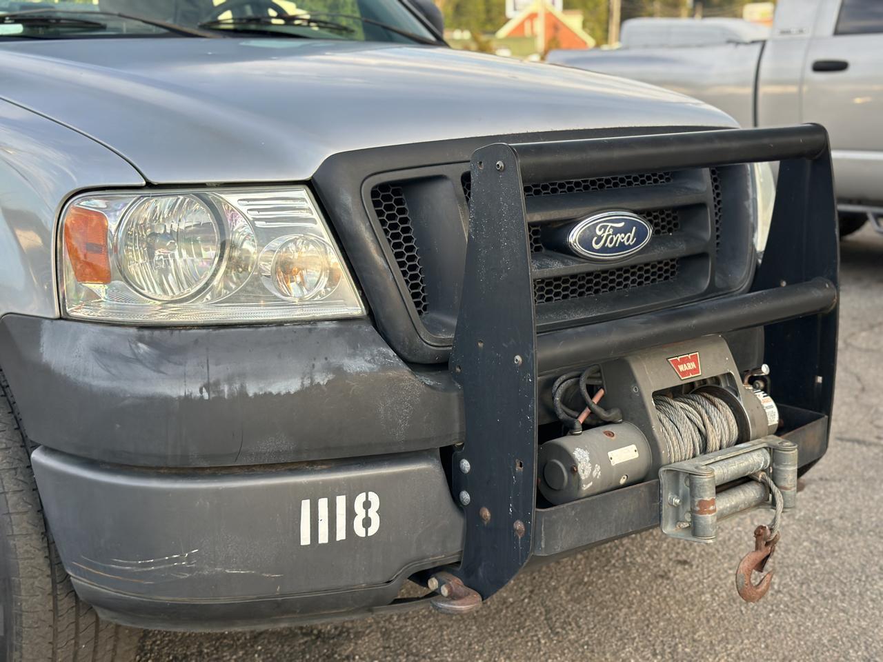 Ford F-150 Reg Cab 126" XLT 4WD 2005
