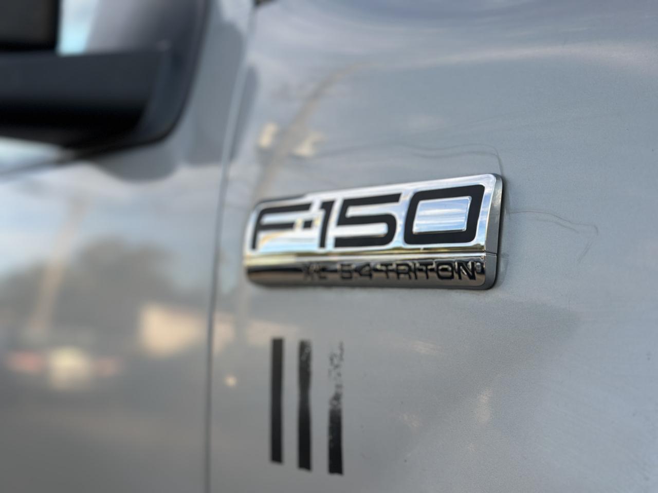 Ford F-150 Reg Cab 126" XLT 4WD 2005