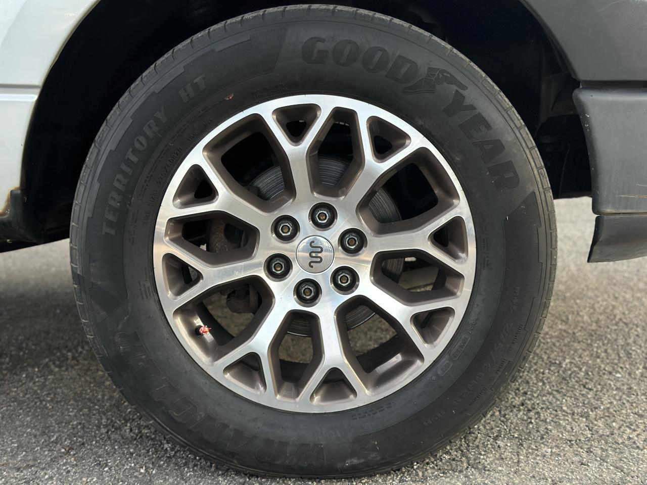 Ford F-150 Reg Cab 126" XLT 4WD 2005