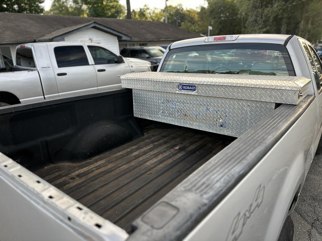 Ford F-150 Reg Cab 126" XLT 4WD 2005