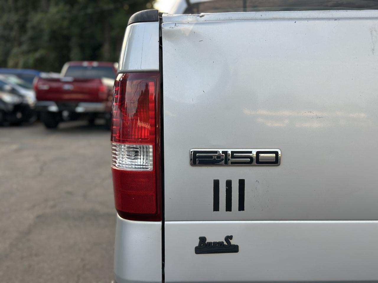 Ford F-150 Reg Cab 126" XLT 4WD 2005