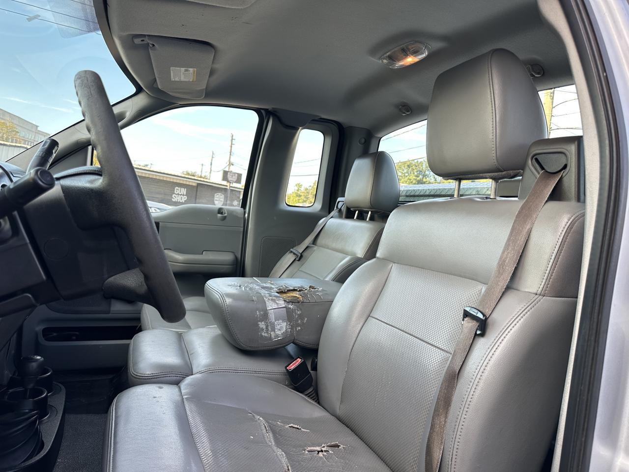 Ford F-150 Reg Cab 126" XLT 4WD 2005