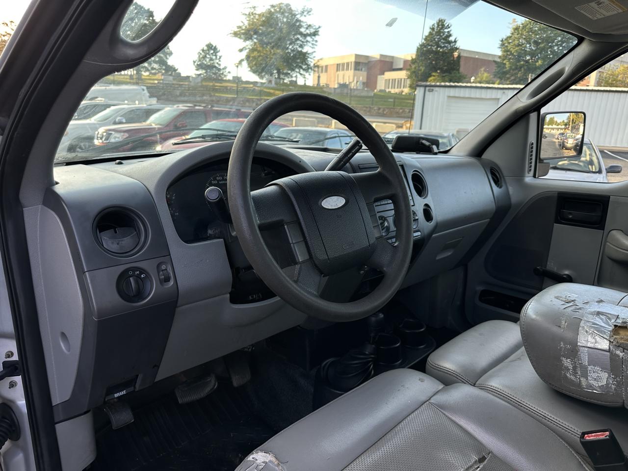Ford F-150 Reg Cab 126" XLT 4WD 2005